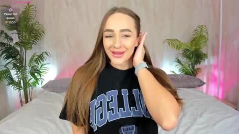 Snapshot of _m1ssbarbie chatting on 02.21.25 _m1ssbarbie online show from 02.21.25