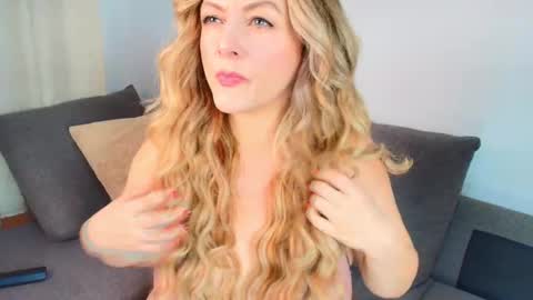 Lady Chanel online show from 03.12.26