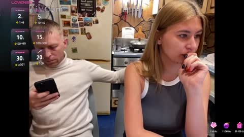 Snapshot of _magic_kis chatting on 11.19.25 _magic_kis online show from 11.19.25