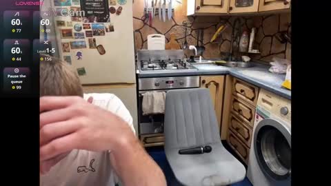 Snapshot of _magic_kis chatting on 11.20.25 _magic_kis online show from 11.20.25