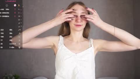  Gwen  online show from 09.17.25