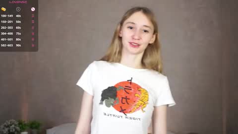  Gwen  online show from 09.24.25