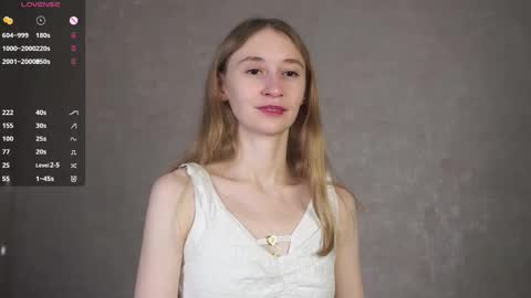  Gwen  online show from 09.26.25