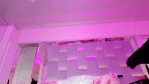 Snapshot of _mia_sweett chatting on 12.17.24 MIA online show from 12.17.24