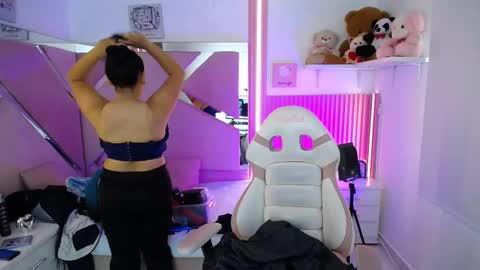  Mia  online show from 10.01.25