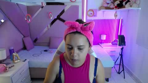  Mia  online show from 12.19.25