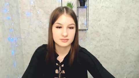 Snapshot of _miaangel_ chatting on 02.20.25 Mia online show from 02.20.25