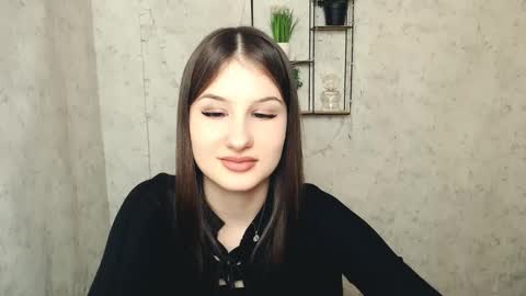 Snapshot of _miaangel_ chatting on 03.05.25 Mia online show from 03.05.25
