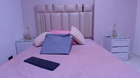 Mia  online show from 02.25.26