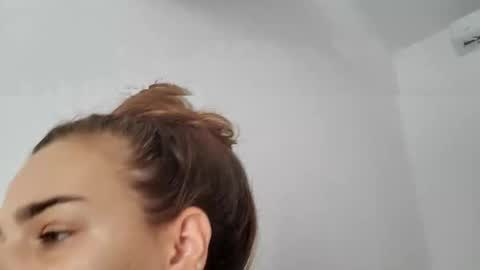 AstrideVonTeese online show from 09.22.25