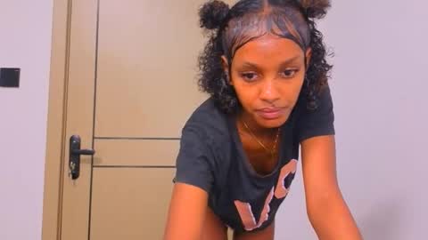 Snapshot of _mimimars chatting on 04.03.26 Mimi online show from 04.03.26