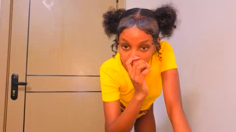 Snapshot of _mimimars chatting on 04.14.26 Mimi online show from 04.14.26