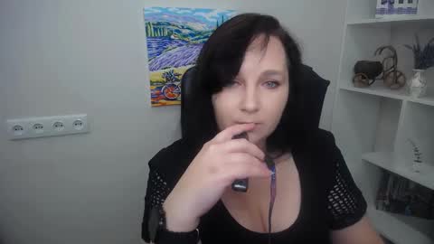 Snapshot of _miranda_sun chatting on 11.05.25 Miranda online show from 11.05.25