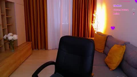 Snapshot of _miss_mia chatting on 10.09.25 Mia online show from 10.09.25