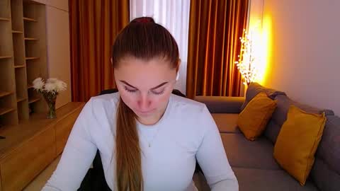 Snapshot of _miss_mia chatting on 10.10.25 Mia online show from 10.10.25