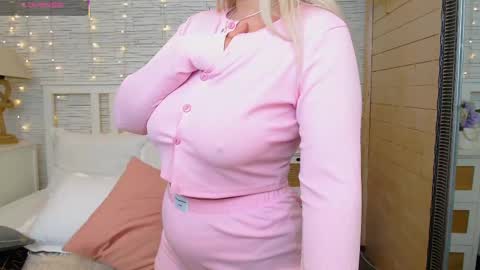 Snapshot of _mistyfox chatting on 03.04.25 Misty online show from 03.04.25