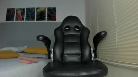 Snapshot of _molly_rosse_ chatting on 02.19.26 _molly_rosse_ online show from 02.19.26