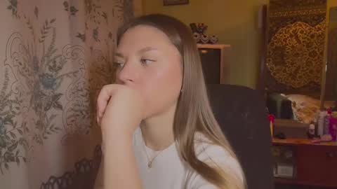 Snapshot of _monaflame_ chatting on 02.04.26 Mona online show from 02.04.26