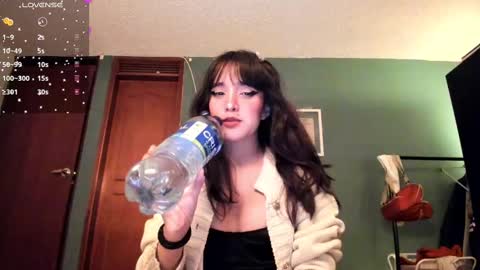 Snapshot of _moon_cake_ chatting on 02.28.25 Next stream 950 pm Colombia time xd online show from 02.28.25