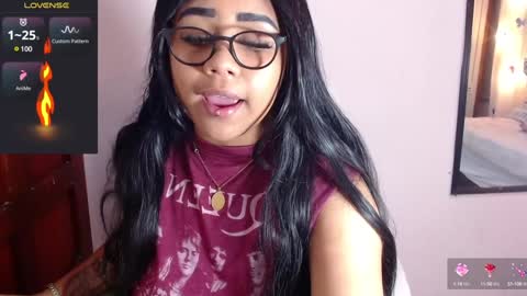 Snapshot of _nahom_ chatting on 12.29.24 nahomi online show from 12.29.24