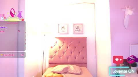 nahomi  online show from 10.17.25