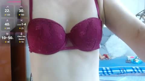 Snapshot of _naomi_s chatting on 09.28.25 _naomi_s online show from 09.28.25