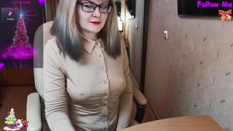 Snapshot of _natali_ chatting on 02.05.25 MagicWoman online show from 02.05.25