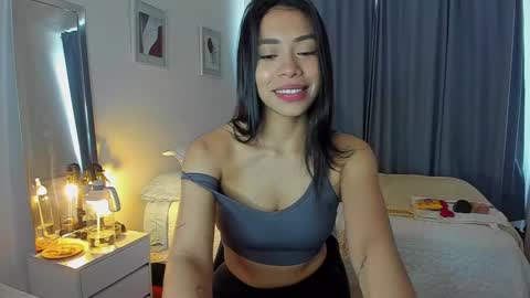 independent model natha online show from 12.13.24