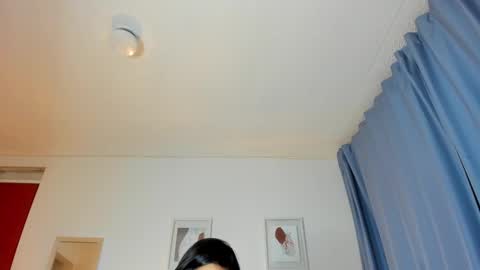 independent model natha online show from 01.29.25