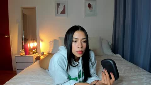 independent model natha online show from 02.21.25
