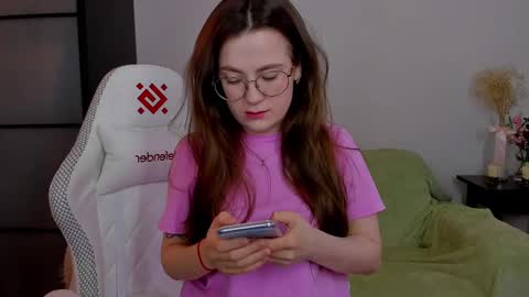 Mia with a big heart  online show from 03.02.25
