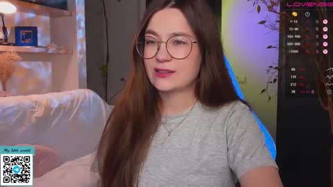 Snapshot of _nemalkovamia chatting on 10.24.25 Mia with a big heart online show from 10.24.25