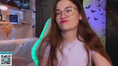 Snapshot of _nemalkovamia chatting on 10.26.25 Mia with a big heart online show from 10.26.25