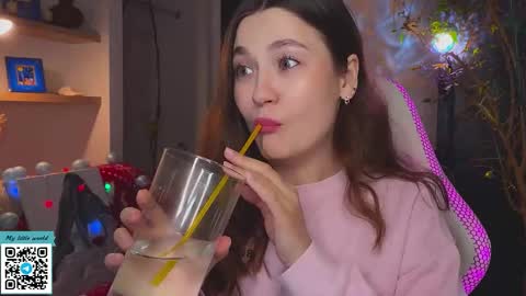 Mia with a big heart  online show from 12.15.25