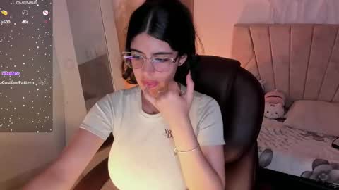 Niah  You can call me Ni or cutie haha online show from 01.25.25
