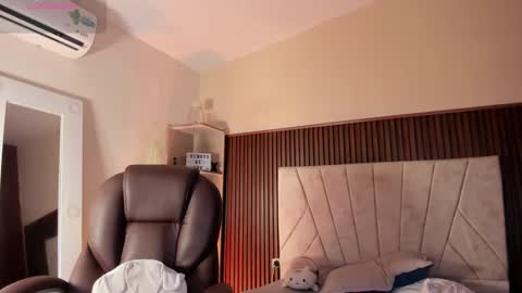 Snapshot of _niah_ chatting on 09.15.25 Niah  You can call me Ni or cutie haha online show from 09.15.25