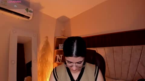 Niah  You can call me Ni or cutie haha online show from 03.01.26