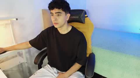 Snapshot of _nickconnor1 chatting on 10.12.25 Nicolas online show from 10.12.25