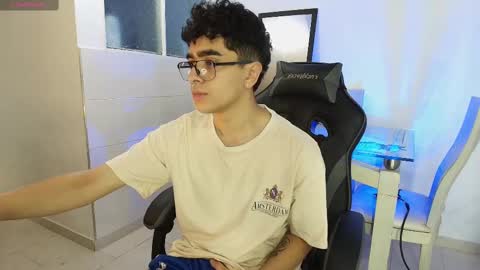 Snapshot of _nickconnor1 chatting on 11.11.25 Nicolas online show from 11.11.25