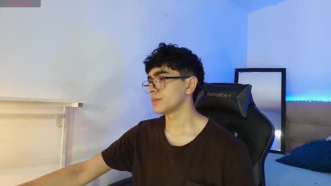 Snapshot of _nickconnor1 chatting on 11.12.25 Nicolas online show from 11.12.25