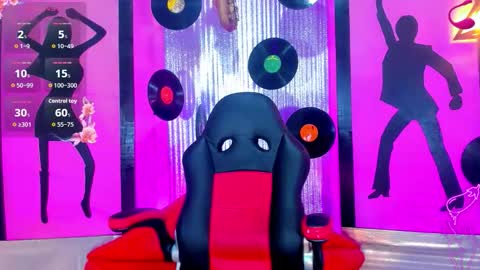 Snapshot of _nickyminach chatting on 10.13.25 Nicky  Please help me with your thumbs up its importan online show from 10.13.25