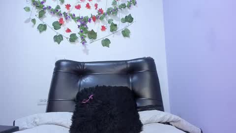 Snapshot of _nicollee chatting on 02.15.25 juliana online show from 02.15.25