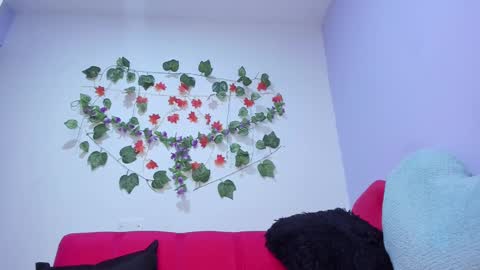 Snapshot of _nicollee chatting on 02.24.25 juliana online show from 02.24.25