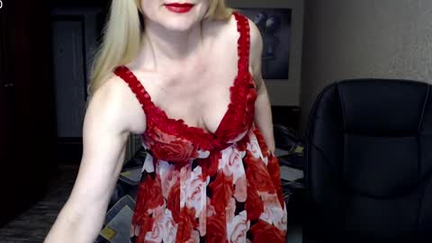 Snapshot of _night_fantasy_ chatting on 02.04.25 Donella    online show from 02.04.25