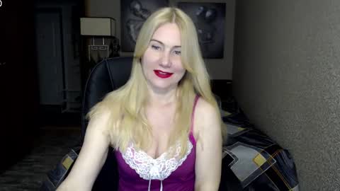 Snapshot of _night_fantasy_ chatting on 02.17.25 Donella    online show from 02.17.25
