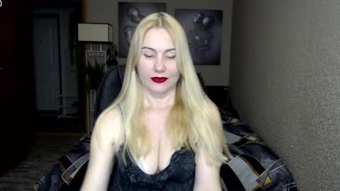 Snapshot of _night_fantasy_ chatting on 02.18.25 Donella    online show from 02.18.25