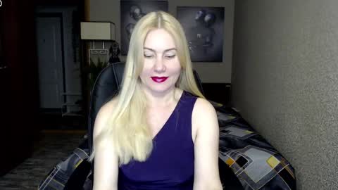 Snapshot of _night_fantasy_ chatting on 02.19.25 Donella    online show from 02.19.25