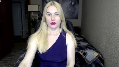 Snapshot of _night_fantasy_ chatting on 02.19.25 Donella    online show from 02.19.25