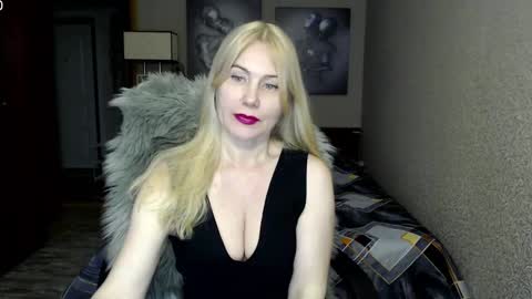 Snapshot of _night_fantasy_ chatting on 03.07.25 Donella    online show from 03.07.25