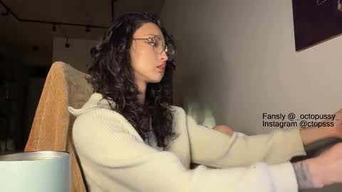 Snapshot of _octopussy_ chatting on 01.09.26 Mikayla online show from 01.09.26